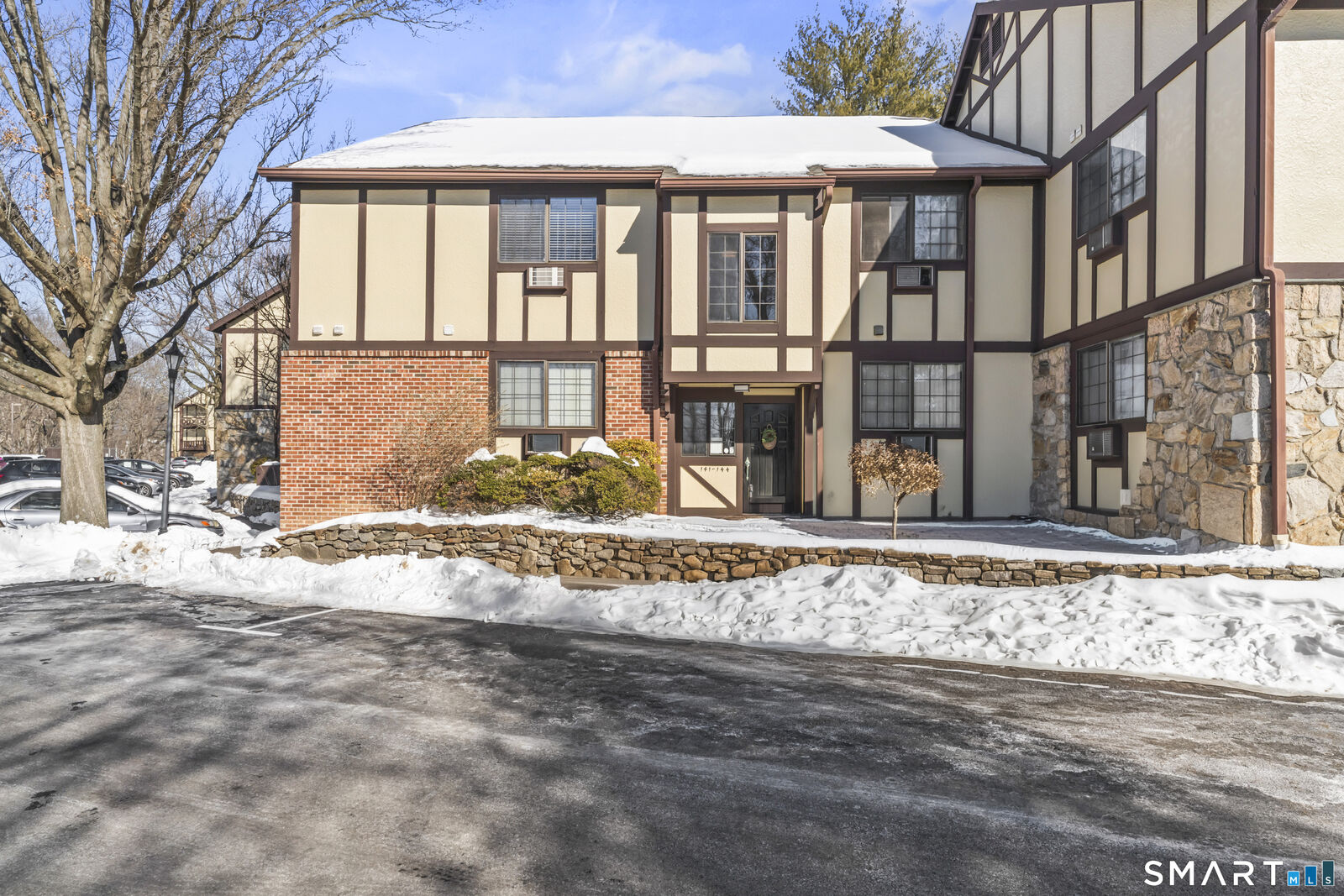 Property Photo:  50 Aiken Street Apt 144  CT 06851 