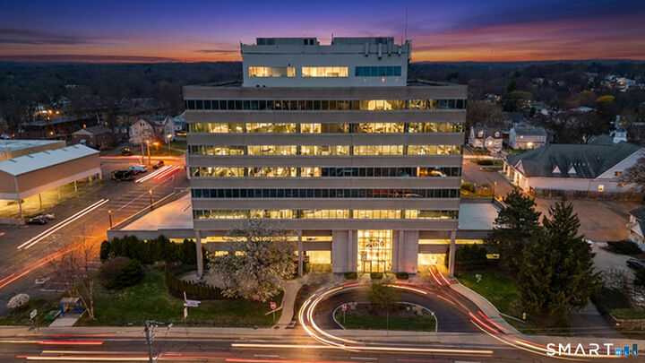 Property Photo:  200 Connecticut Avenue  CT 06854 