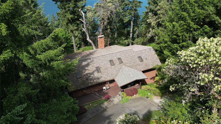 Property Photo: 250 South Bank Dr BC V8K 1M7