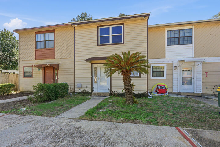 Property Photo:  208 3rd Street Unit J  FL 32548 