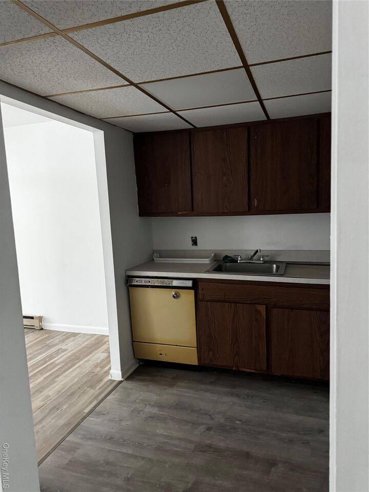 Property Photo:  14 Scarborough Lane D  NY 12590 