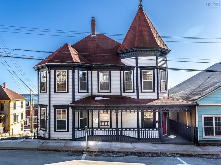 Property Photo: 306 Lincoln Street Old-Town Lunenburg NS B0J 2C0
