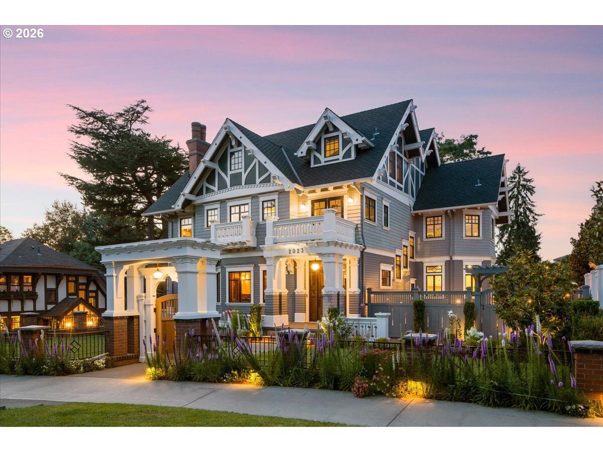 Property Photo: 2023 SW Montgomery Dr OR 97201