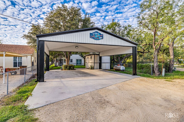 Property Photo: 1706 Shad Road TX 76904
