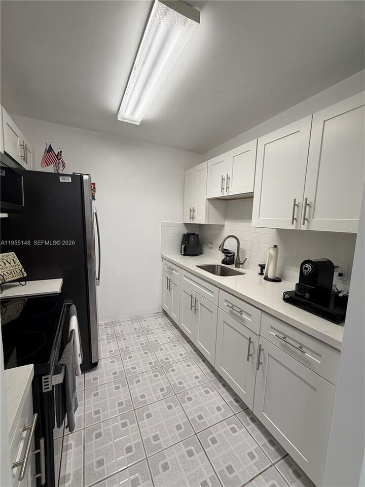 Property Photo:  200 SW 132nd Way 109L  FL 33027 