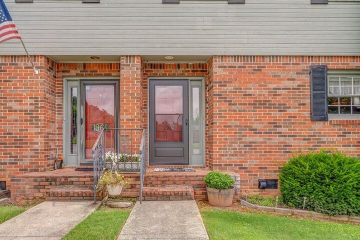 Property Photo: 1962 Meadowbrook Circle GA 30720