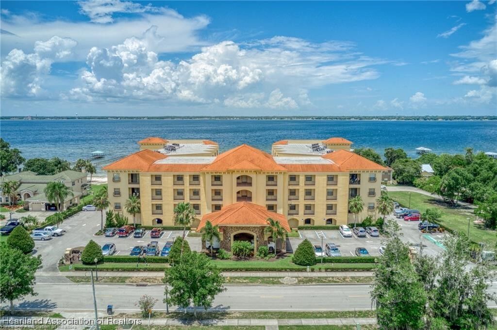 Property Photo:  2351 Lakeview Drive 103  FL 33870 