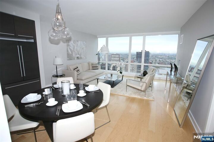 Property Photo:  2 2nd Street 1608  NJ 07302 