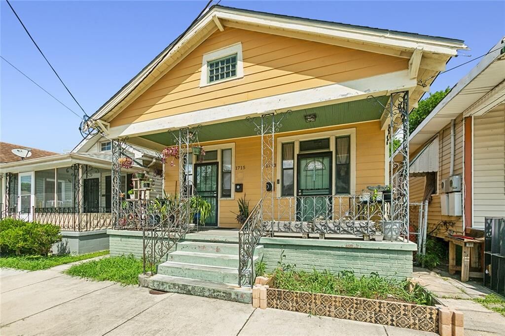 Property Photo:  1713 Desire Street  LA 70117 