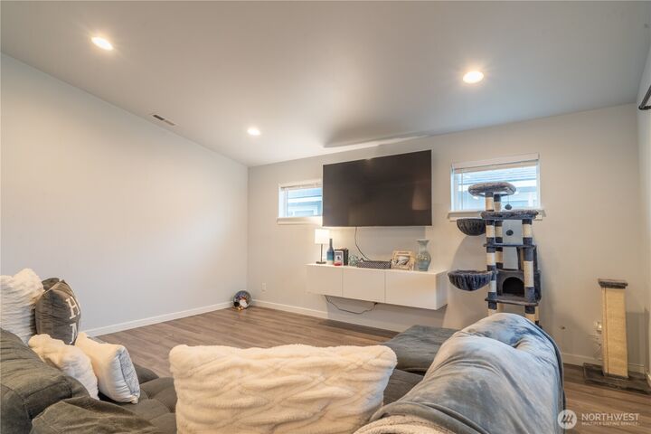 Property Photo: 123 E 9th Avenue 29 WA 98837