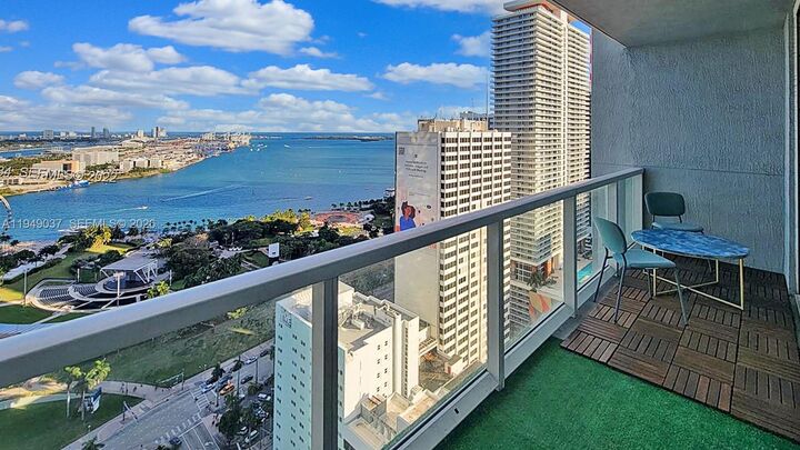 Property Photo:  253 NE 2nd St 3305  FL 33132 