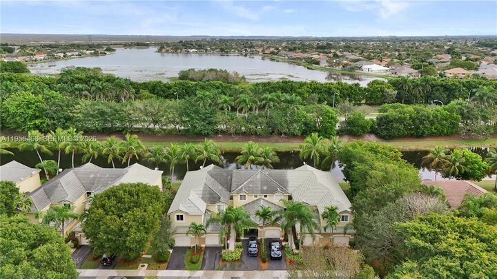 Property Photo:  2050 Pasa Verde Ln  FL 33327 