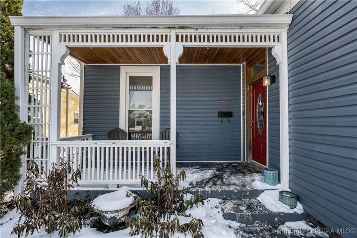 Property Photo:  950 E Chestnut Street  IN 47130 