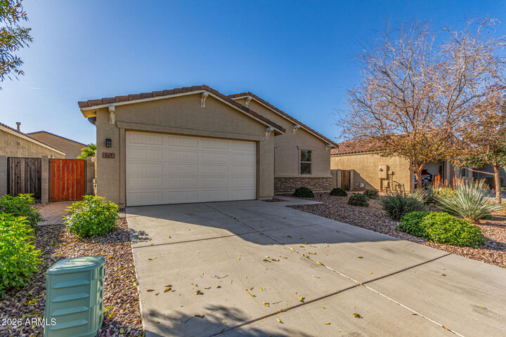 Property Photo:  547 W Panola Drive  AZ 85140 