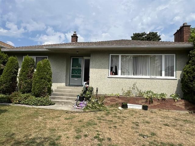 4881 Highlawn Drive — photo 1