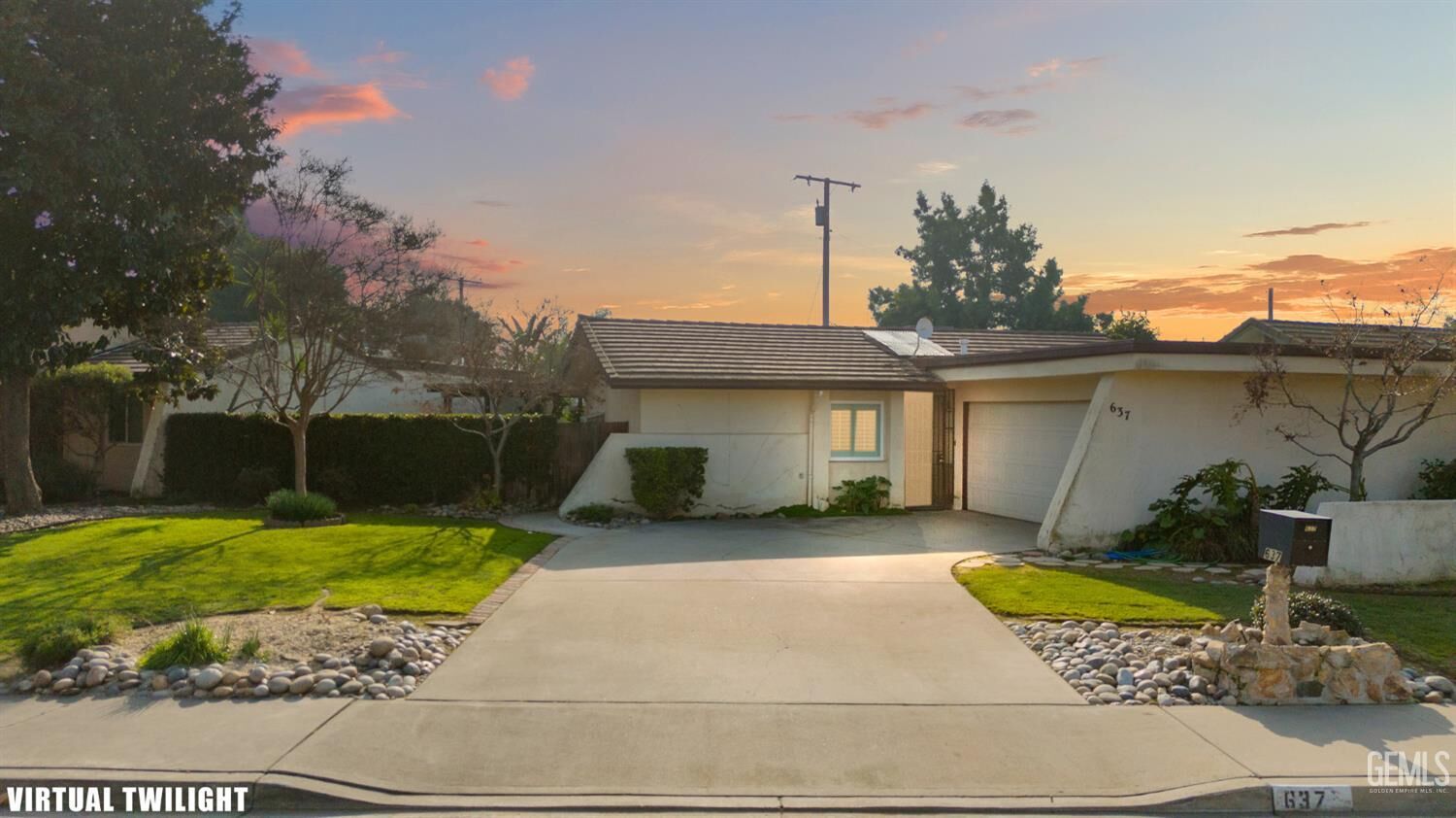 Property Photo:  637 Village Green Street  CA 93257 