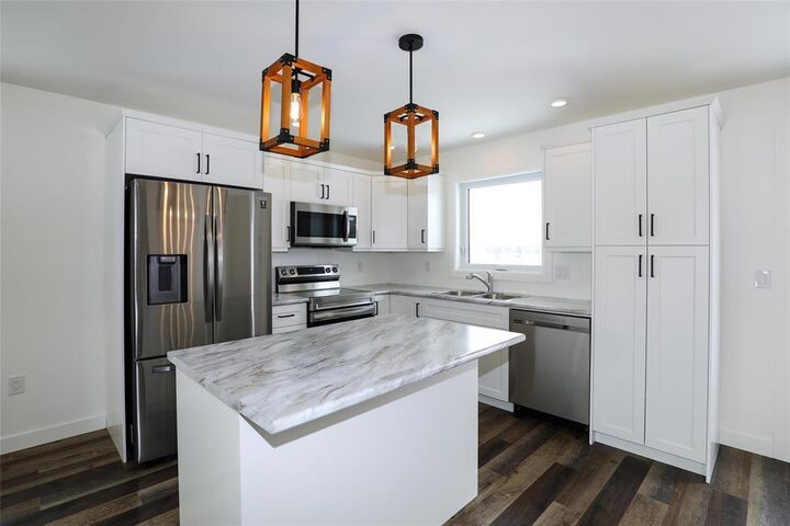 Property Photo:  1 Reed Cove  MB R5G 0L5 