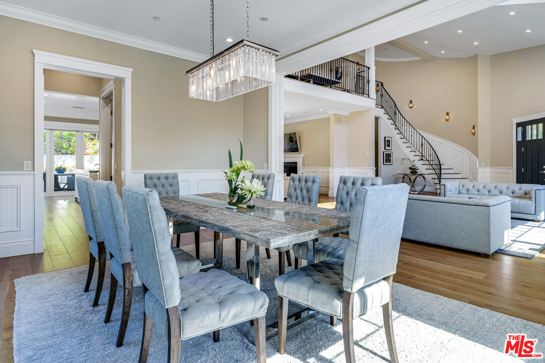 Property Photo:  19633 Wells Dr  CA 91356 