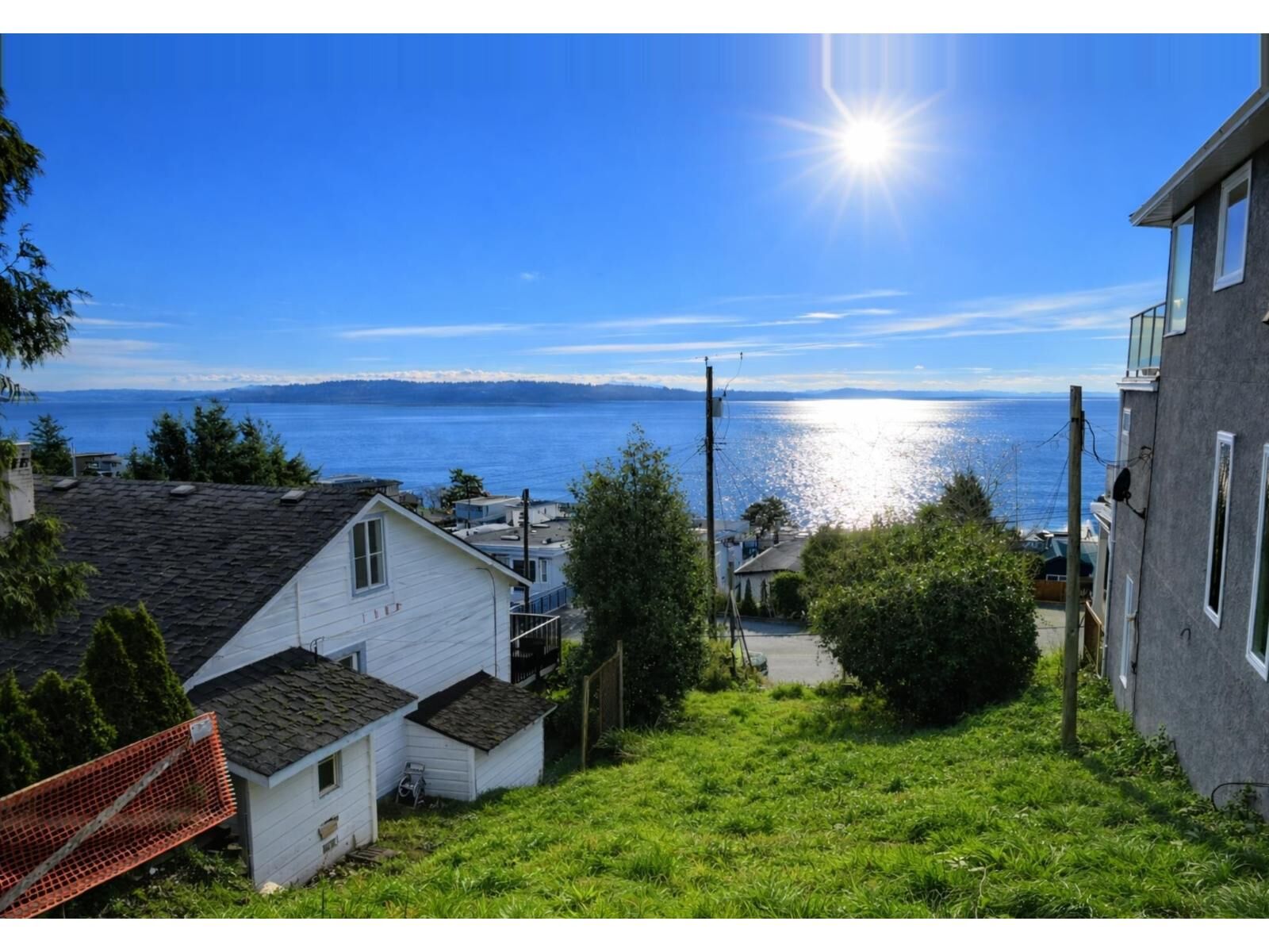 Property Photo:  15519 Columbia Avenue  BC V4B 1K5 