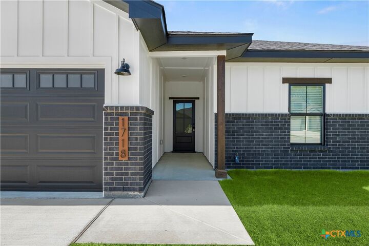 Property Photo:  1718 Paint Horse Trail  TX 76548 