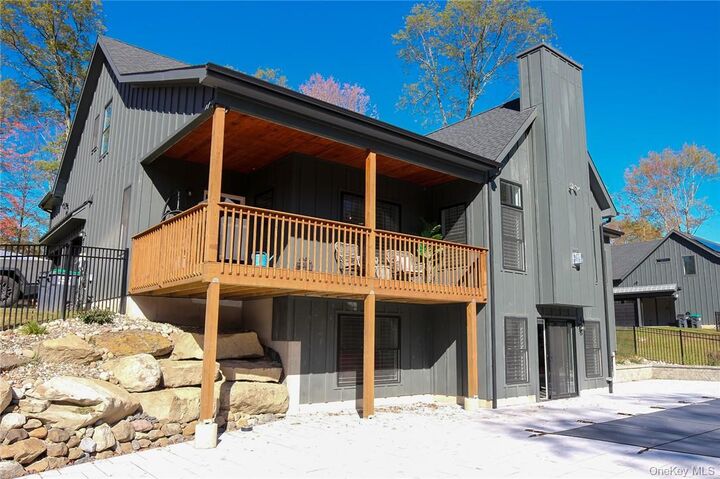 Property Photo:  41 Fern Wood Way  NY 12549 