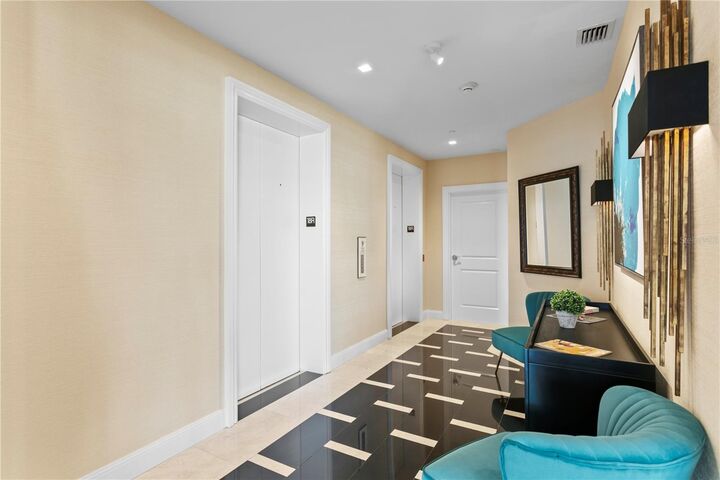 Property Photo:  450 Knights Run Avenue 1801  FL 33602 