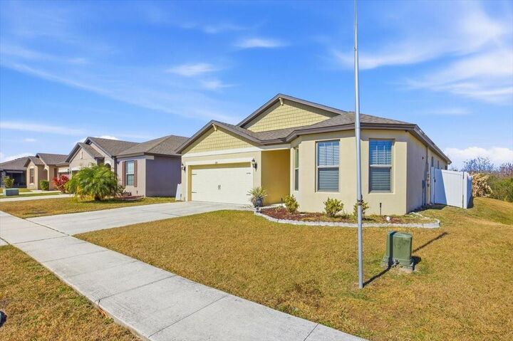 Property Photo: 5118 Claremont Court FL 33868