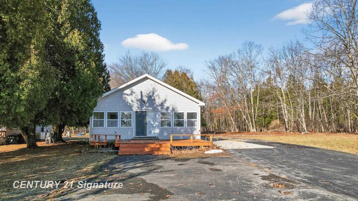 Property Photo:  1647 N Huron Road  MI 48763 