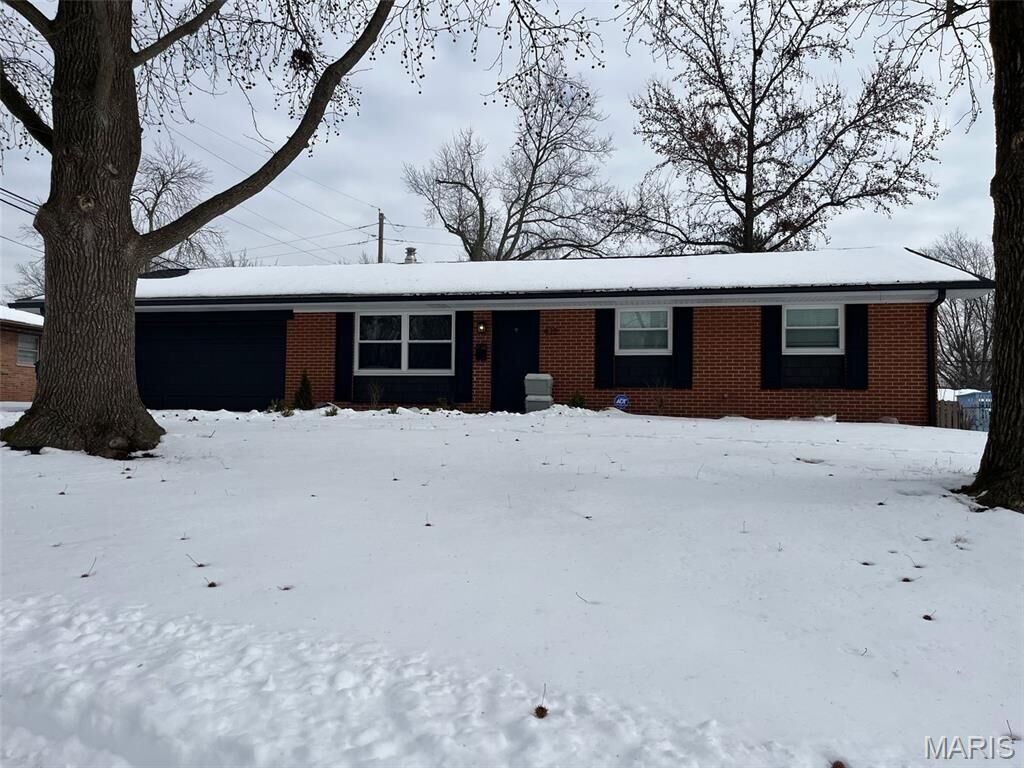 Property Photo:  412 Longview Drive  IL 62223 