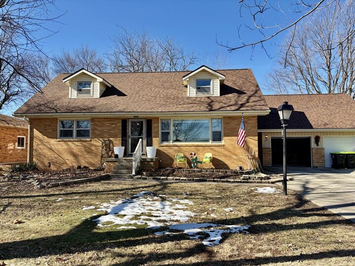 Property Photo:  210 S East Street  IL 62550 