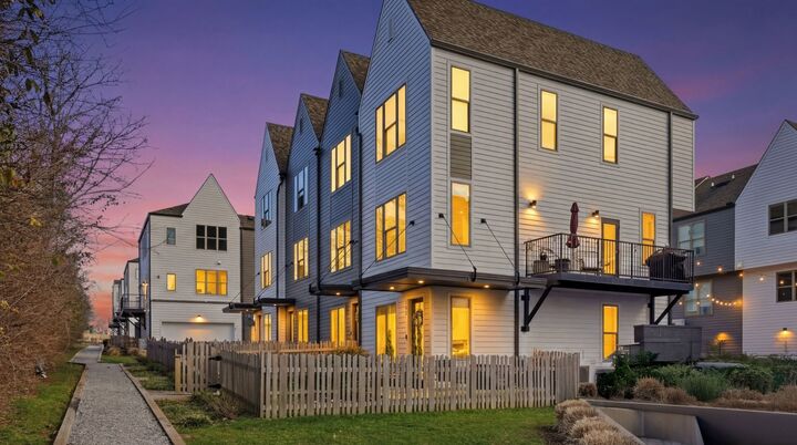 Property Photo:  331 E Village Ln  TN 37216 