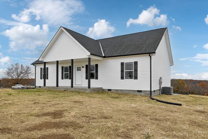 Property Photo: 2623 Oak Knob Rd TN 37083