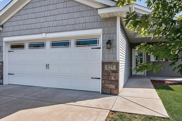 Property Photo:  825 Golden Way NW  MN 55040 