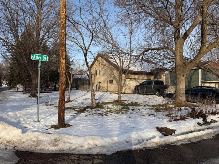 Property Photo:  301 Aster Drive  MN 55057 