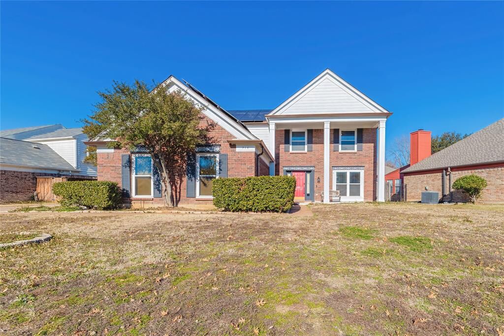 Property Photo: 716 Bridget Way TX 76054