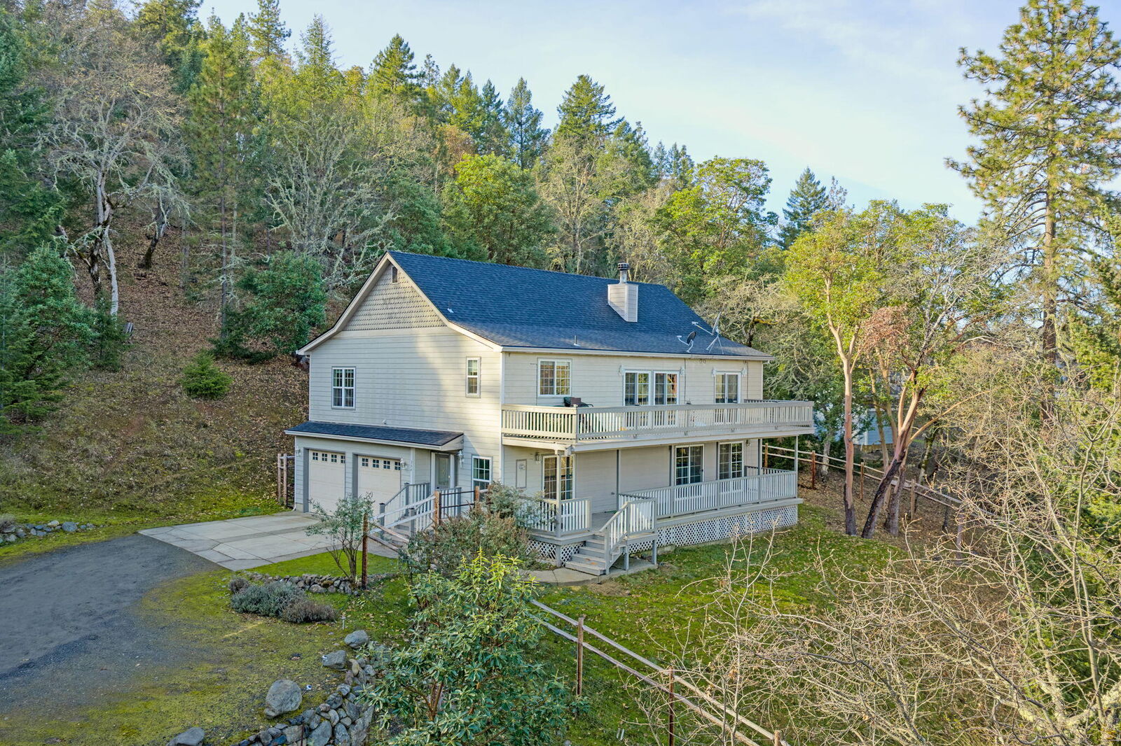 Property Photo:  334 Andesite Drive  OR 97530 