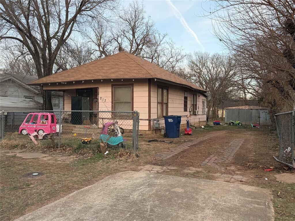 Property Photo:  217 S Minnesota Avenue  OK 74801 