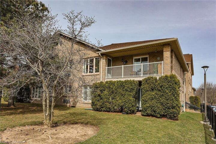 Property Photo: 3050 Pinemeadow Drive 16 ON L7M 3X5