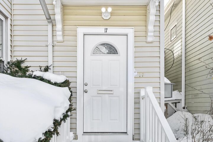 Property Photo:  17 Buckingham Street 3  MA 02143 