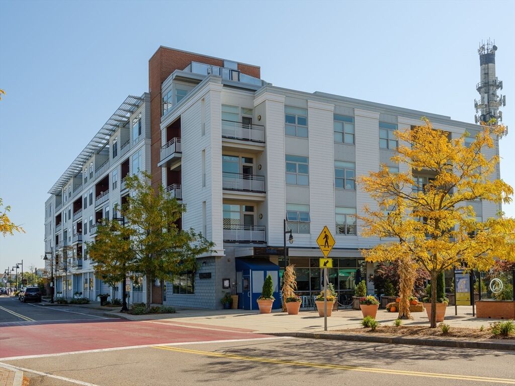 Property Photo:  23 Shipyard Dr 206  MA 02043 