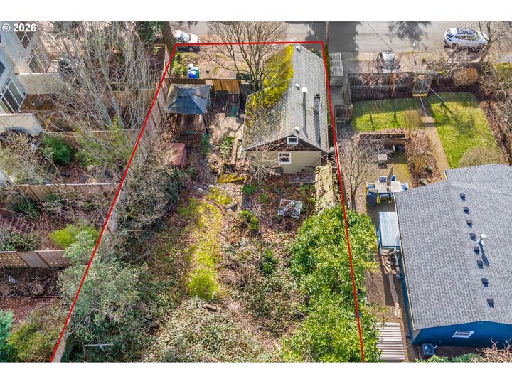 Property Photo: 1822 SW Carolina St OR 97239