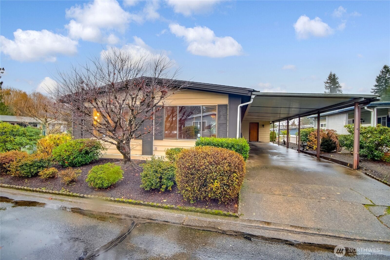 Property Photo:  201  Union Avenue SE #112  WA 98059 