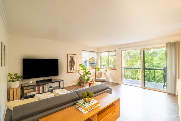 Property Photo:  732  11th Avenue E 302  WA 98102 