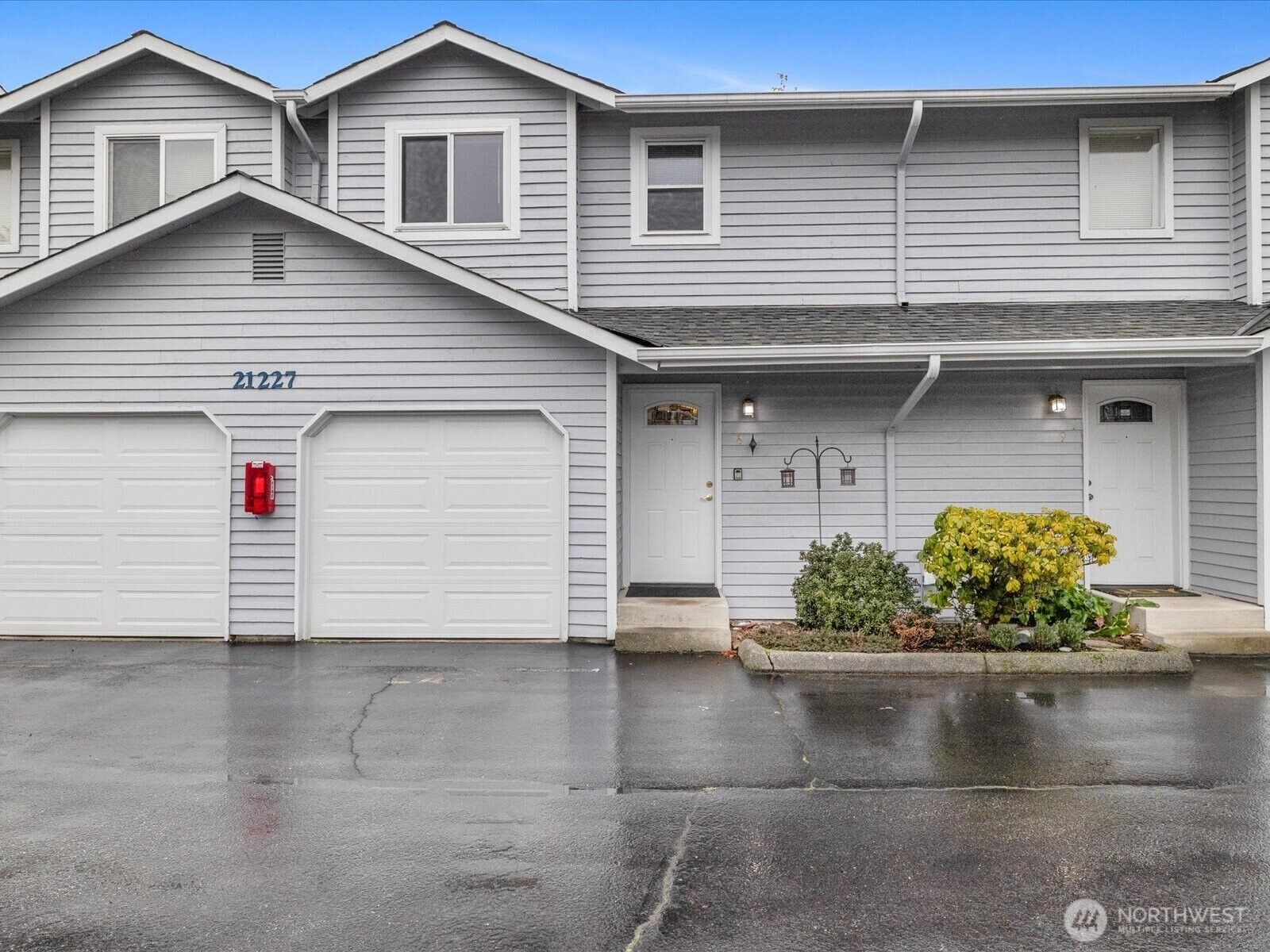 Property Photo:  21227  76th Avenue W B8  WA 98026 
