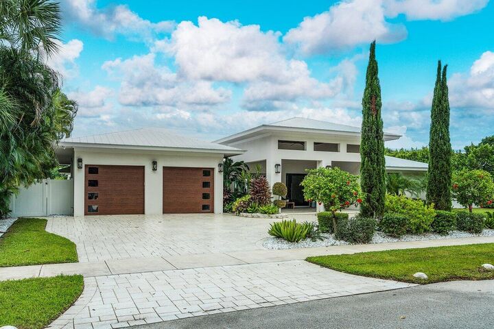 Property Photo:  1117 Lake Drive  FL 33444 