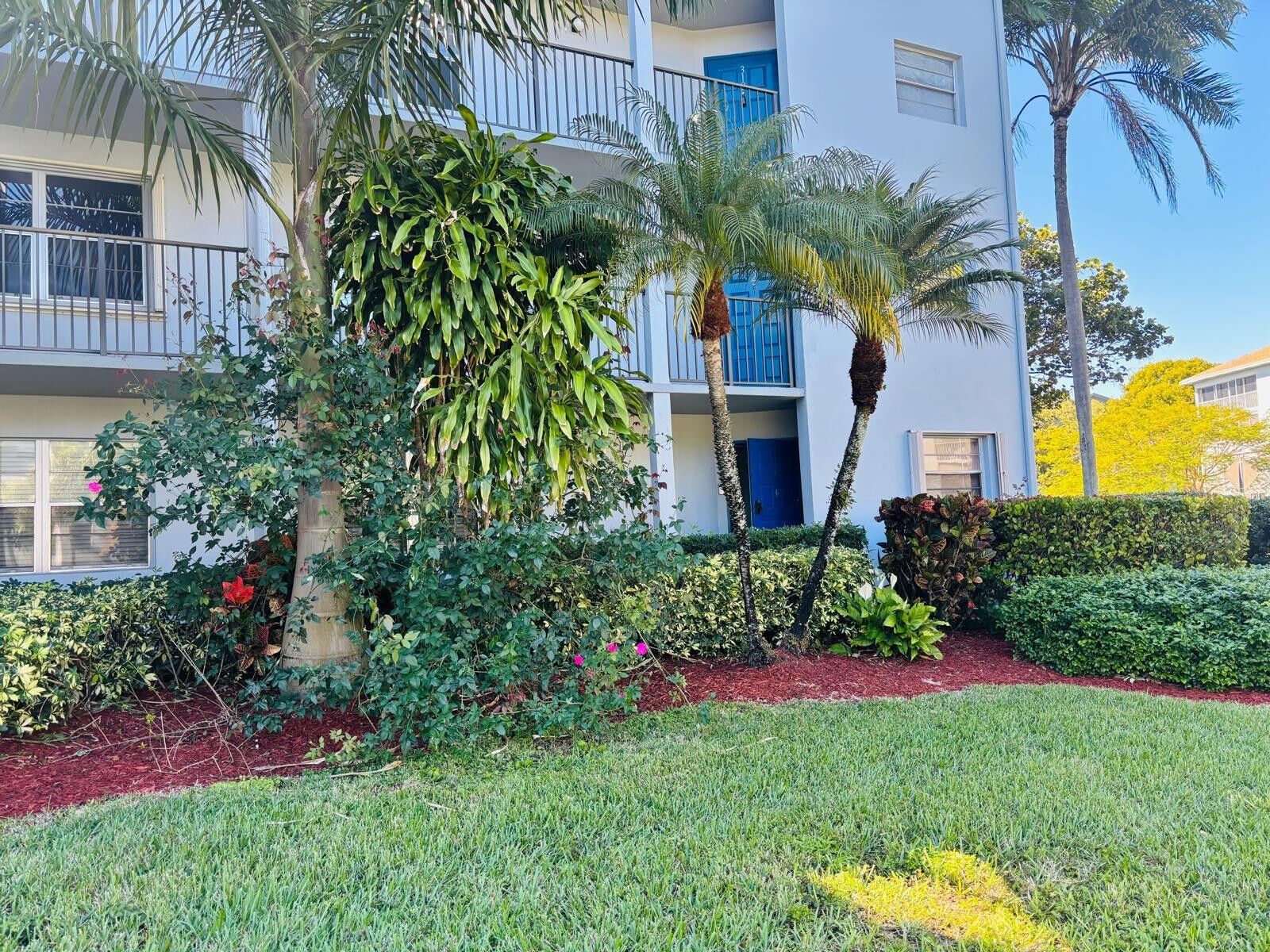 Property Photo:  800 SW 125th Way 112 O  FL 33027 