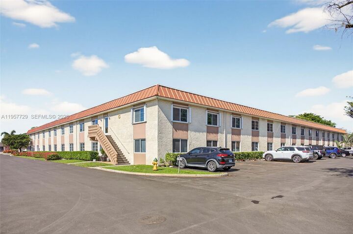 Property Photo:  9 NE 19th Ct 104C  FL 33305 