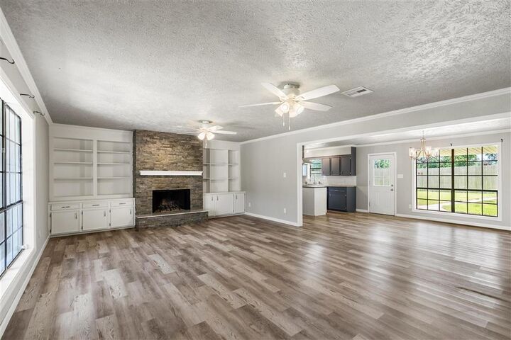 Property Photo:  2606 Mary Drive  LA 70665 