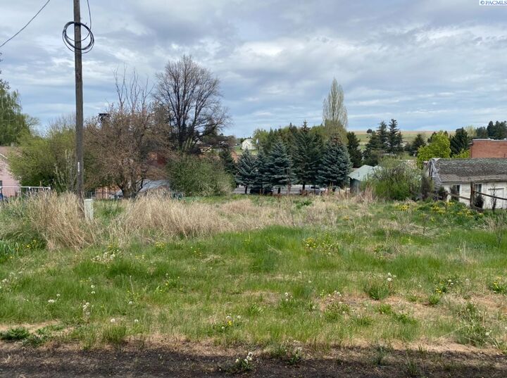 Property Photo: 111 S High St WA 99179