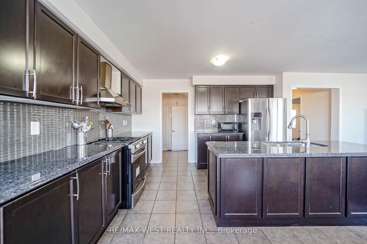 Property Photo: 110 Tysonville Circle ON L7A 0B5
